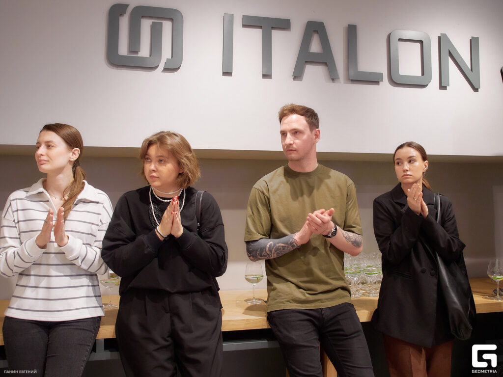 10583429