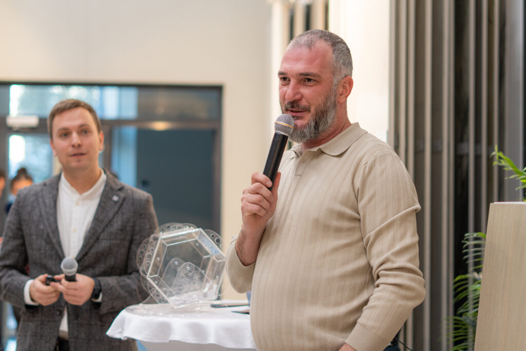 SHX01221