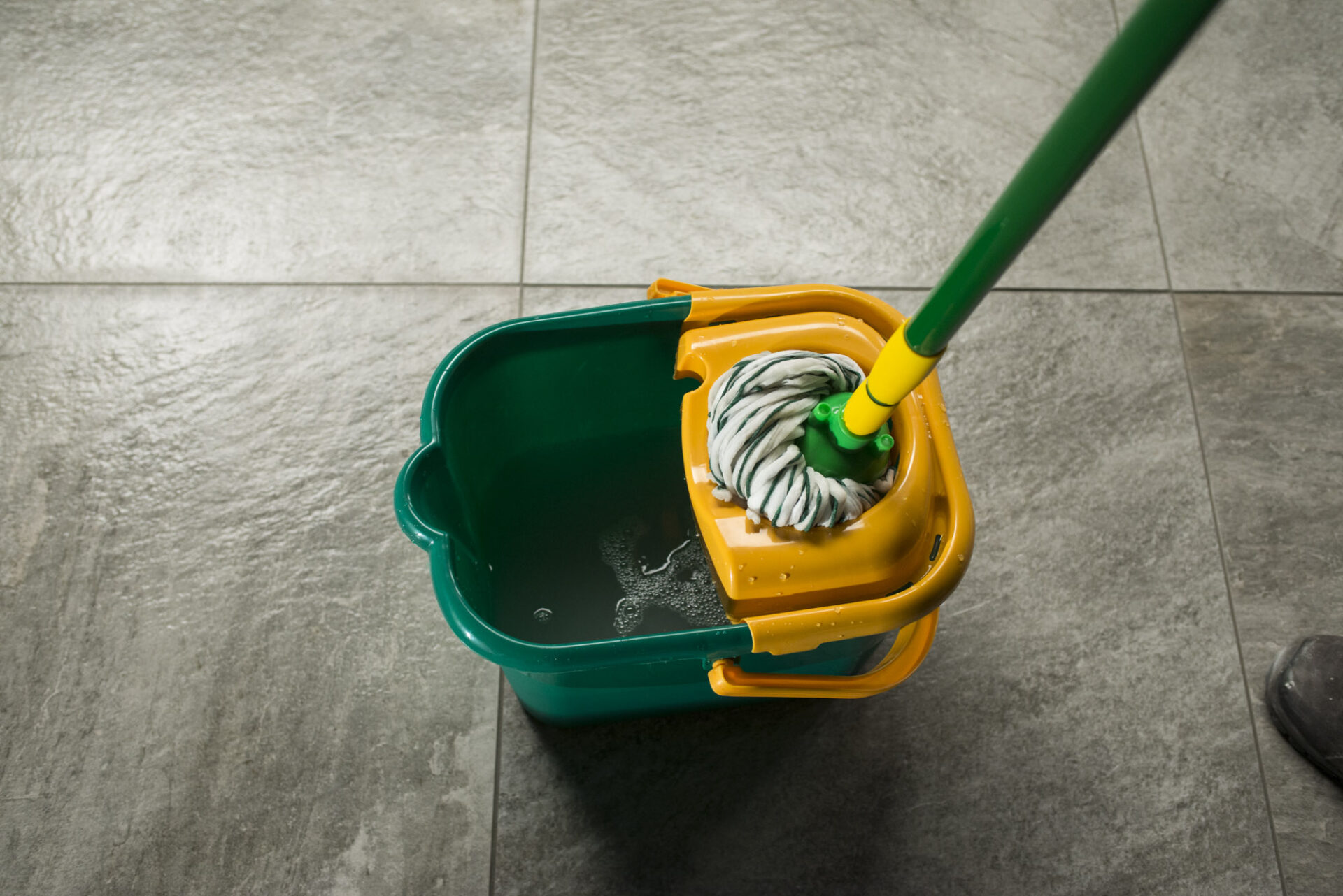 Come pulire i pavimenti esterni: consigli pratici